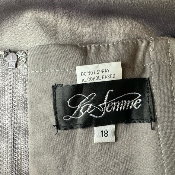 NWT La Femme Pleated‎ Satin Evening Gown Wedding Formal Special Occasion - Picture 7 of 8